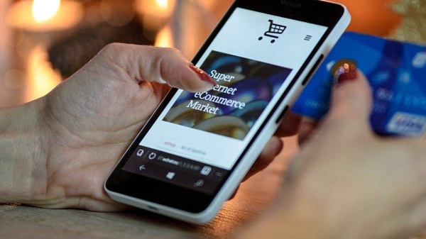 Foto da tela de um app com e-commerce suportado por beacons
