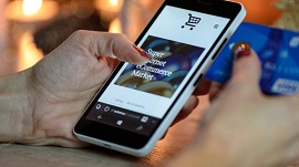 Foto da tela de um app com e-commerce suportado por beacons