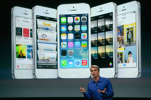 imagem de Tim Cook apresentando o iPhone