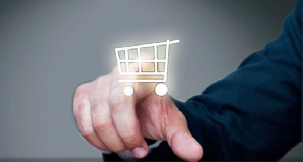 mão clicando em um carrinho de compras virtual