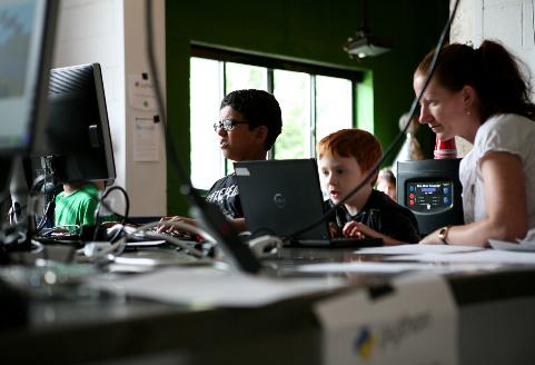 Atrair pessoas para programação aumentará desigualdade social